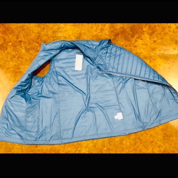 Vineyard Vines Puffer Vest- NWT - Picture 3 of 6